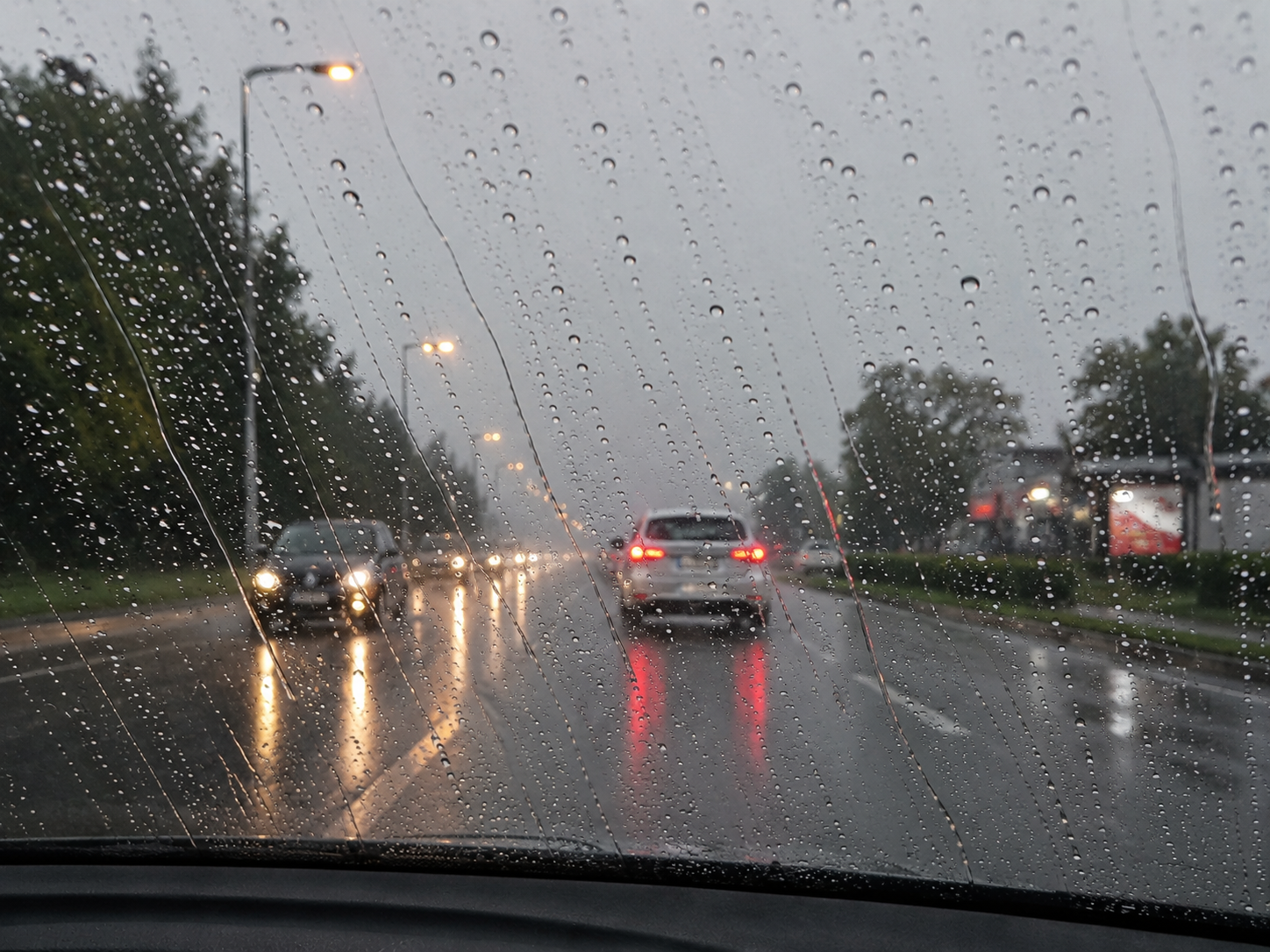 Windshield with water beading effect - clear vision in rain